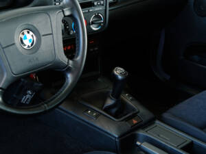 Image 18/23 of BMW 316i (1995)