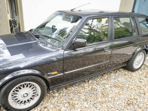 Bild 12/50 von BMW 325i Touring (1990)