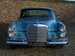 Image 7/50 de Mercedes-Benz 250 SE (1967)