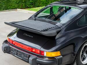 Immagine 14/33 di Porsche 911 Carrera 3.2 (1987)