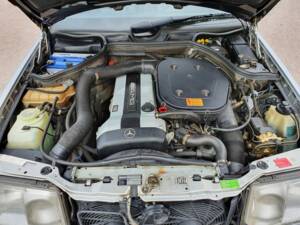 Imagen 80/94 de Mercedes-Benz 300 CE-24 3.4 AMG (1992)