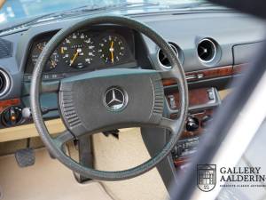 Image 24/50 of Mercedes-Benz 230 C (1979)
