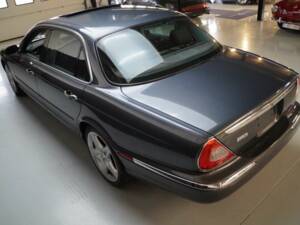 Imagen 44/50 de Jaguar XJ 8 4.2 (2005)