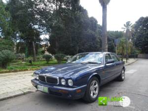 Image 1/10 de Jaguar XJ 8 Sovereign (1999)