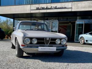 Image 42/47 de Alfa Romeo 1750 GT Veloce (1968)