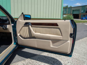 Image 18/26 of Mercedes-Benz E 320 (1996)