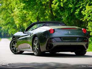 Image 73/85 de Ferrari California (2010)