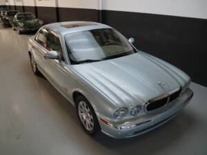 Bild 25/46 von Jaguar XJ 8 4.2 (2004)