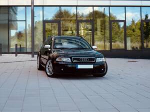 Immagine 1/13 di Audi RS4 Avant (2001)