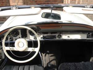 Image 11/18 of Mercedes-Benz 230 SL (1966)