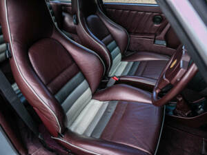 Image 14/40 of Porsche 911 Turbo LE (1989)