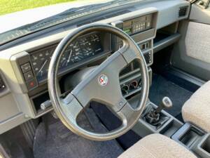 Imagen 13/23 de Alfa Romeo 75 1.6 (1988)