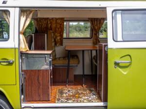 Image 43/47 of Volkswagen T2b Camper (1977)