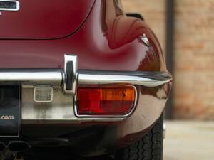 Imagen 32/50 de Jaguar E-Type V12 (2+2) (1972)