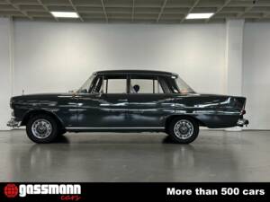 Image 4/15 de Mercedes-Benz 190 c (1964)