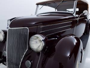 Image 6/22 of Ford V8 Club Convertible (1936)