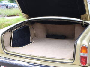 Image 18/37 of Rolls-Royce Silver Shadow II (1978)