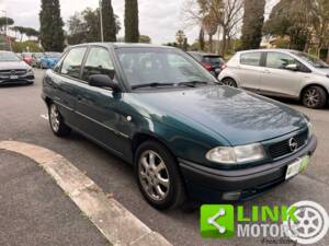 Image 2/10 of Opel Astra 1.4 Si (1995)