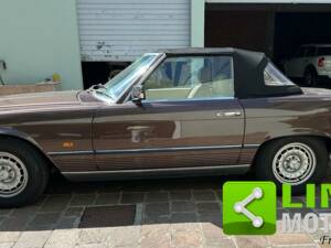 Image 3/10 de Mercedes-Benz 500 SL (1982)