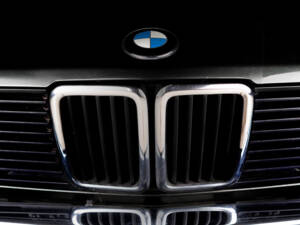 Immagine 35/43 di BMW 528i (1986)