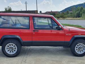 Image 7/42 of Jeep Cherokee 2.8L V6 (1985)