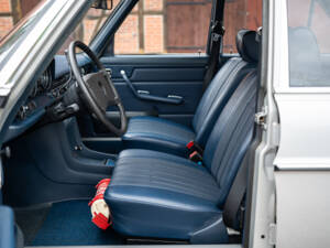 Image 21/63 of Mercedes-Benz 230&#x2F;6 (1974)