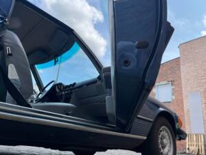 Afbeelding 35/146 van Mercedes-Benz 380 SL (1982)