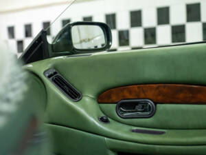 Image 11/30 de Aston Martin DB 7 Zagato (2004)