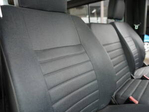 Image 13/35 de Land Rover Defender 90 (1998)