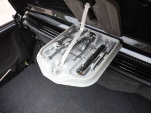 Image 62/83 de BMW 325i (1990)