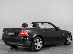 Image 2/46 of Mercedes-Benz SLK 200 (1999)