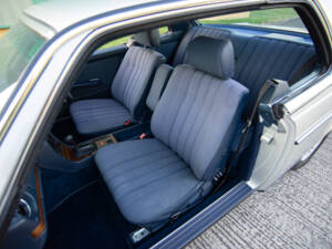 Immagine 15/28 di Mercedes-Benz 230 CE (1984)