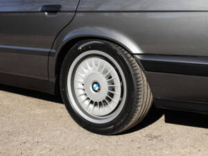 Image 60/97 of BMW M5 (1989)