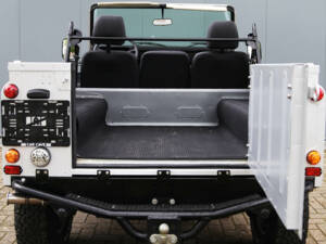 Image 37/49 de Land Rover Defender 90 (1990)