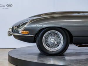 Image 13/32 de Jaguar Type E 3.8 (1964)