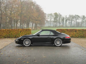 Image 29/96 of Porsche 911 Carrera 4 (2006)