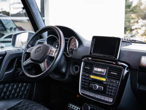 Immagine 37/50 di Mercedes-Benz G 63 AMG (LWB) (2013)