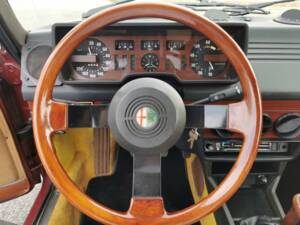 Immagine 6/24 di Alfa Romeo Alfetta 2.0 (1983)