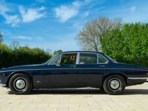 Image 5/50 de Jaguar XJ 6 4.2 (1972)