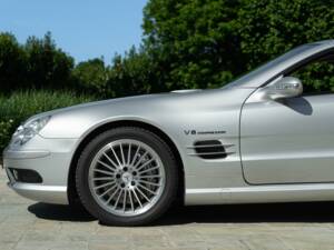 Image 38/50 of Mercedes-Benz SL 55 AMG (2002)