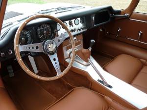 Image 6/12 of Jaguar E-Type 3.8 (1964)