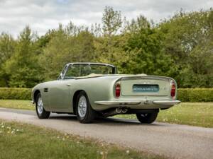 Bild 22/50 von Aston Martin DB 6 Volante (1969)