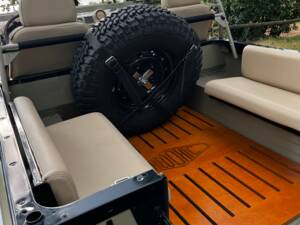 Bild 6/8 von Land Rover Defender 90 (2009)