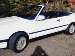Image 29/55 of BMW 320i (1991)