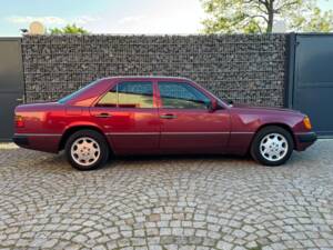 Immagine 47/75 di Mercedes-Benz 230 E (1992)