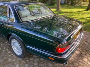 Image 8/76 of Jaguar XJ12 6.0 (1995)