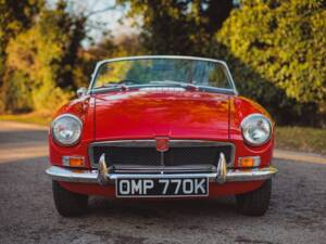 Image 4/8 of MG MGB GT (1972)