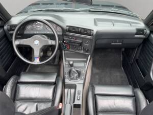 Bild 13/27 von BMW 320i (1989)