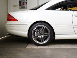 Immagine 34/37 di Mercedes-Benz CL 65 AMG (2005)