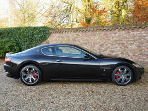 Bild 21/50 von Maserati GranTurismo S (2010)